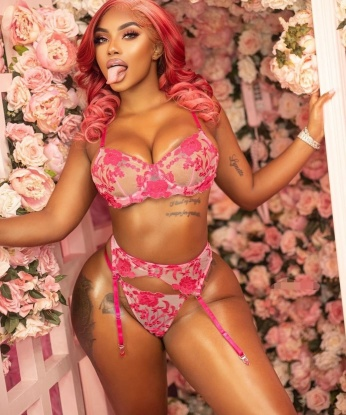 Мои услуги – настоящий рай для тебя. Забудь о рутины и стрессе, я окуну тебя в океан блаженства и сладких наслаждений. Со мной ты сможешь расслабиться и полностью раствориться в моих объятиях. Готов к экспериментам? Я люблю новые ощущения и сексуальные игры. Мои возможности безграничны, и я готова исполнить все твои фантазии. Мои отличные отзывы говорят сами за себя – тебя ждет настоящий фейерверк страсти и удовольствия. Фото в профиле – это лишь малая часть того, что тебя ждет. Не упусти шанс на незабываемый опыт со мной. Жду тебя в Москве! 😘🔥🌟 43, 22 года