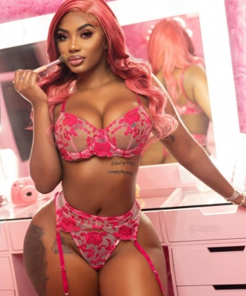 Мои услуги – настоящий рай для тебя. Забудь о рутины и стрессе, я окуну тебя в океан блаженства и сладких наслаждений. Со мной ты сможешь расслабиться и полностью раствориться в моих объятиях. Готов к экспериментам? Я люблю новые ощущения и сексуальные игры. Мои возможности безграничны, и я готова исполнить все твои фантазии. Мои отличные отзывы говорят сами за себя – тебя ждет настоящий фейерверк страсти и удовольствия. Фото в профиле – это лишь малая часть того, что тебя ждет. Не упусти шанс на незабываемый опыт со мной. Жду тебя в Москве! 😘🔥🌟 43, 22 года