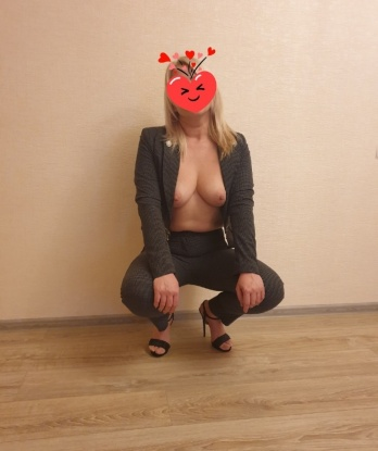 Я креативная и открытая к новым экспериментам, так что можем исполнить твои самые горячие фантазии. Живу в Москве и готова встретиться с тобой в комфортабельной обстановке. Мои услуги включают классический секс, оральные ласки и массаж. У меня отличные отзывы от предыдущих клиентов, которые остались довольны нашими встречами. Фото полностью соответствуют действительности. 💋🔥💫 13694, 32 года